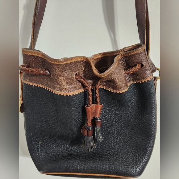 VTG  90s Dooney & Bourke Navy Teton bucket bag - Picture 1 of 5